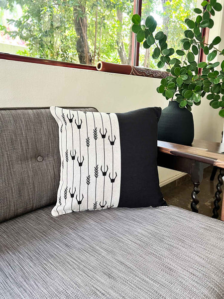 BLACK AND WHITE NAGA CUSHION - BW3